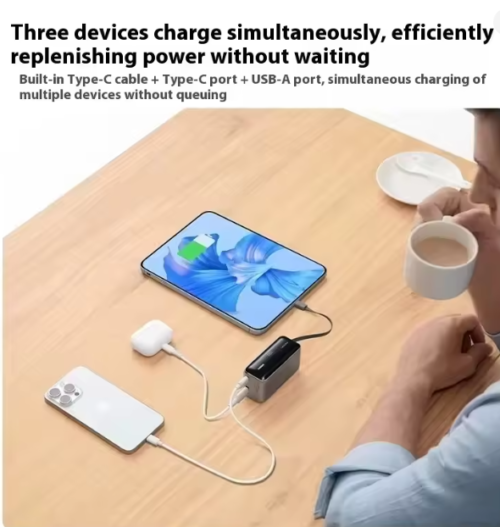 MIIIW Digital Display Fast Charging Power Bank 45W 10000mAh Large Capacity Built-in 70cm Retractable Cable Power Bank Chargers
